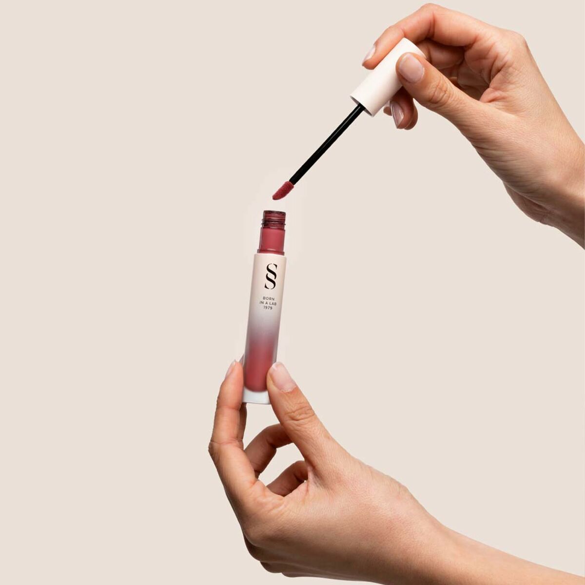 V5HB30835A692412A20B0FC24BE49A56AA7R6240987P3